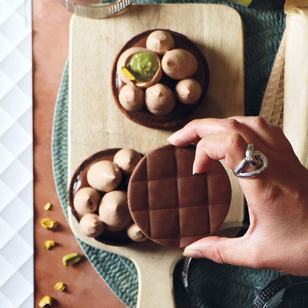 Tartelette chocolat pistaches Kadaïf - déco matelassée - ScrapCooking